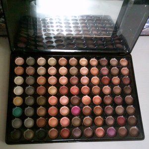88 Eyeshadows Pallet w/Applicators & Mirror